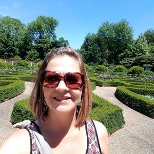 Meet your Posher, Angela